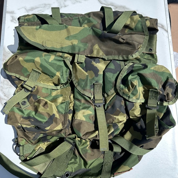 Military Camouflage Rucksack. Multiple pockets, back pad, cinch top. - Picture 2 of 8